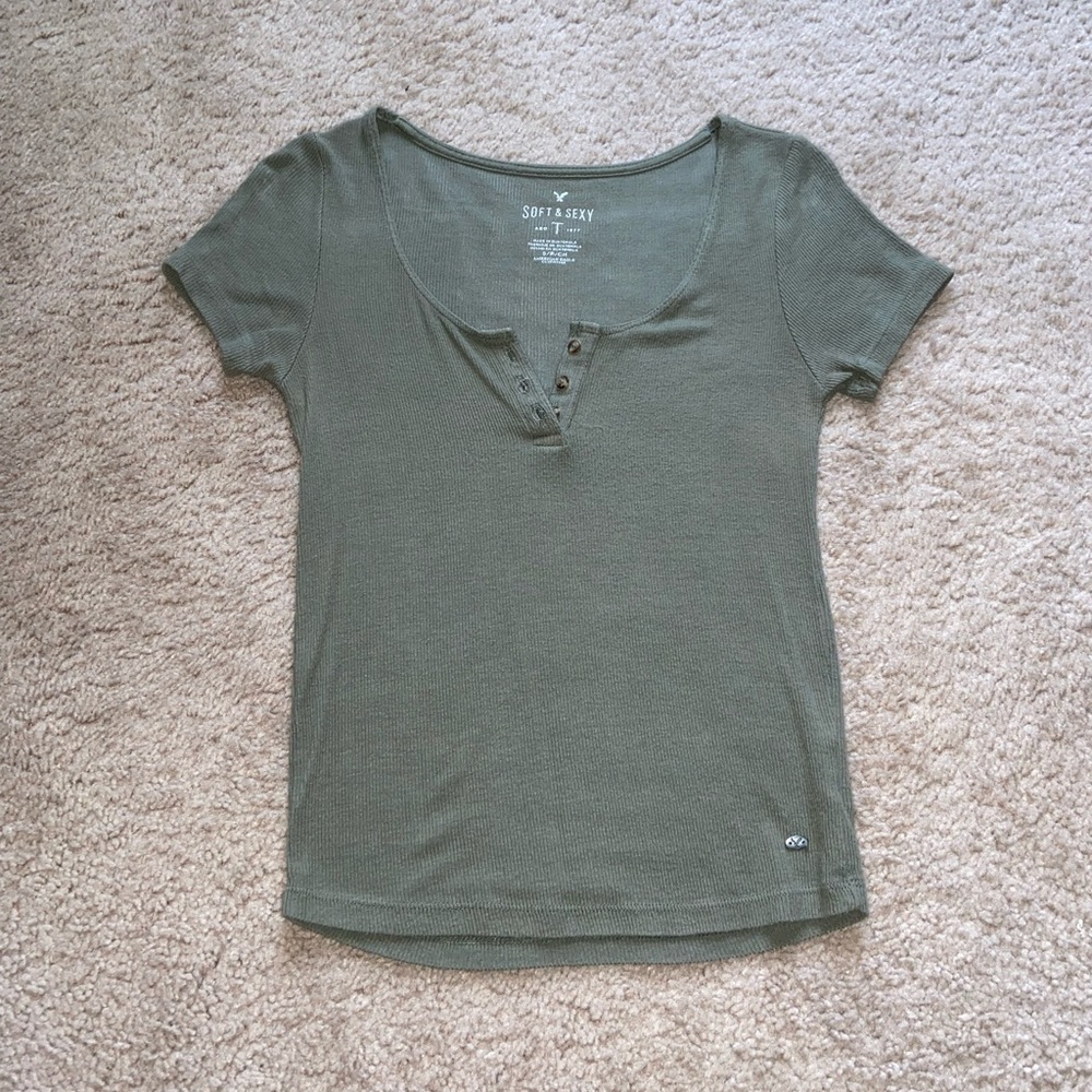 🌺AEO “Soft & Sexy” Olive Green Low Cut V-Neck Blouse w/ Buttons Size Small